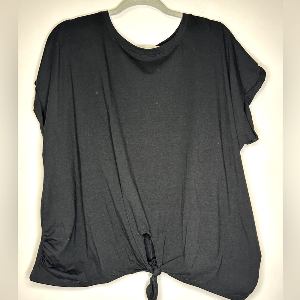 Ava & Viv Black cap Sleeve Tie-Front. Womens 1x.